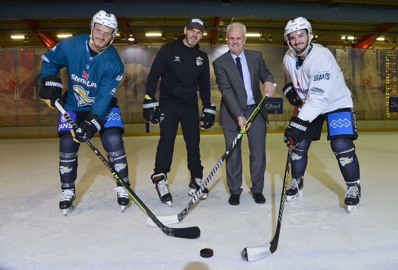 Giants and Dundonald International Ice Bowl Skate into New Season